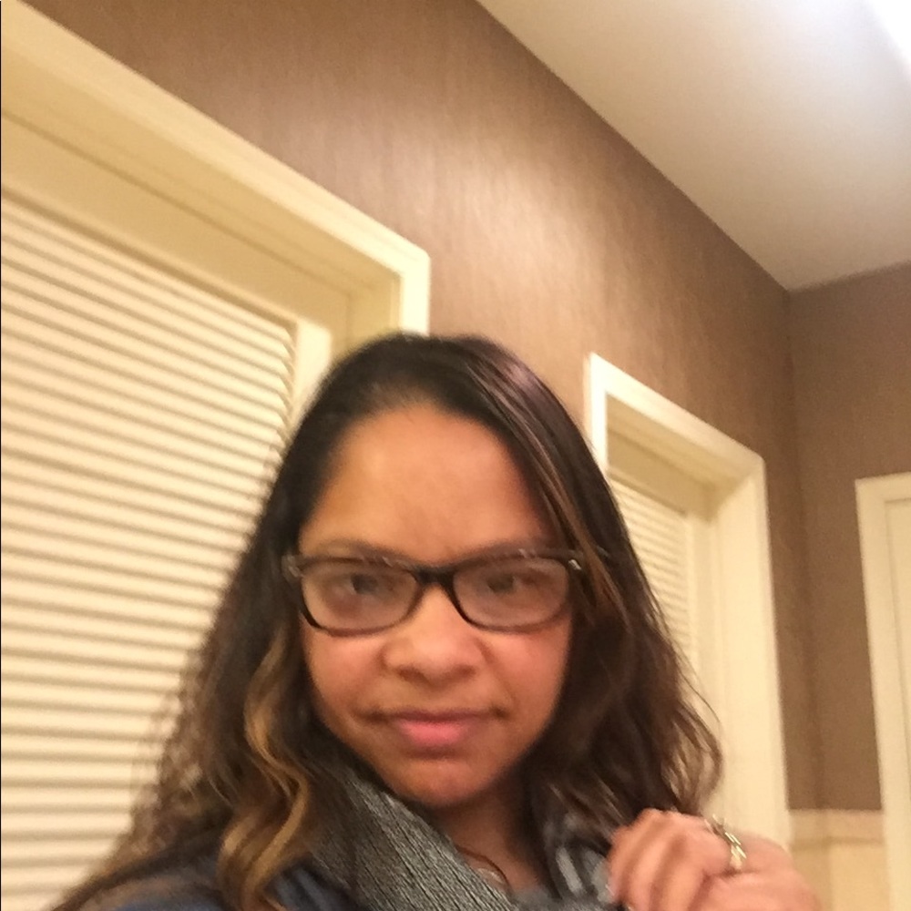 Meet your Posher, Angelique